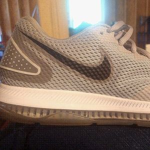 Nike All Out Zoom Women's size 9 like New